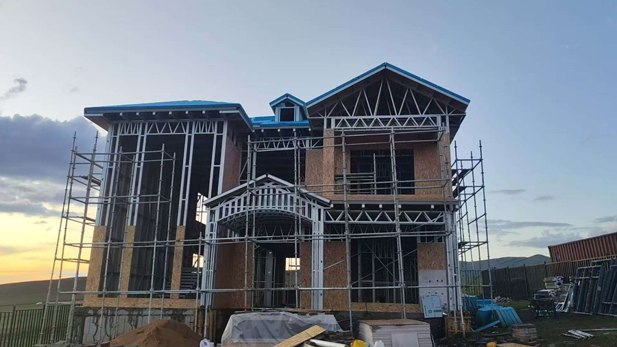 搭建中的輕鋼別墅 搭建中的輕鋼別墅